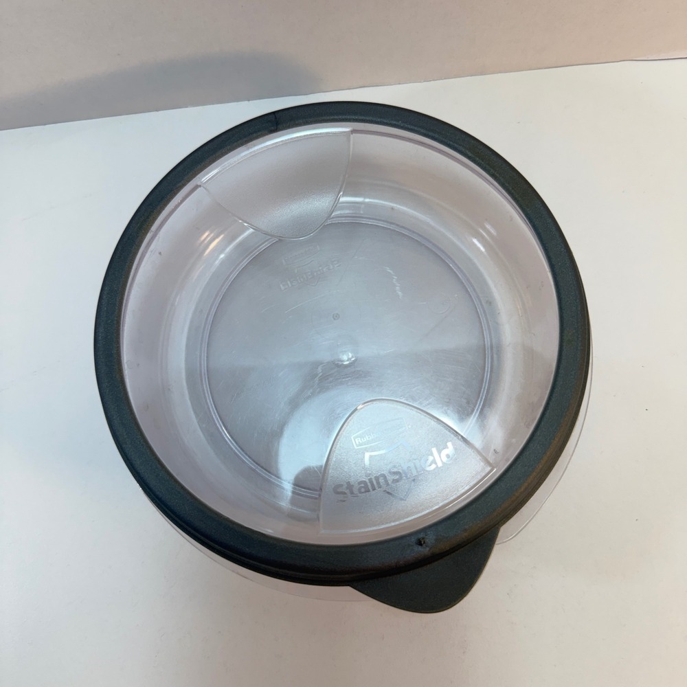 Rubbermaid Food Storage Container 4.2 Cup Clear StainShield Round‎ Black Lid